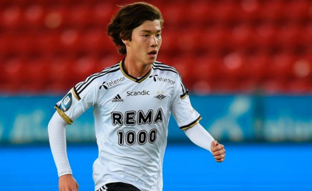 国足归化球员实力如何?一人无球可踢 一人混迹