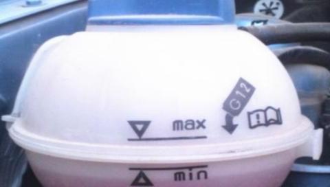 3万公里必须换防冻液？修车师傅：别傻了，这么更换就等着大修吧