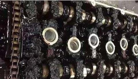 猛踩油门并不能有效清除积碳 老司机告诉你：这样做最有效