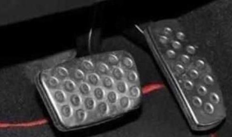 刹车油什么时候更换最合适？有经验的维修工说出实话，别再被坑了