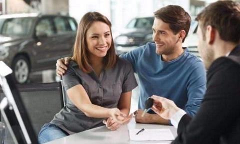 买车时，4S店女销售非要我们买车险怎么办？保险员：一句话搞定