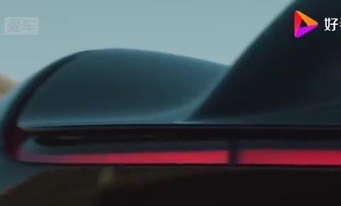 法拉利车里按键都是干啥的？美女告诉你，说不定以后能开上呢！