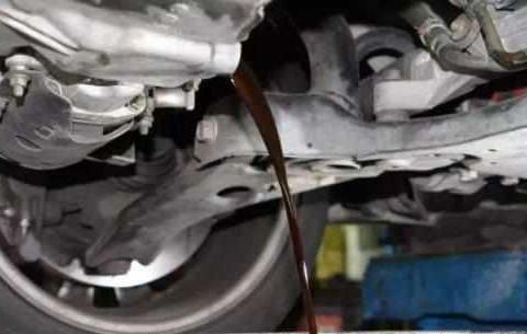 保养汽车时旧机油没放完，会不会对发动机产生影响呢？