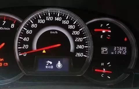 新车要是这么开，我相信很快就会玩报废的