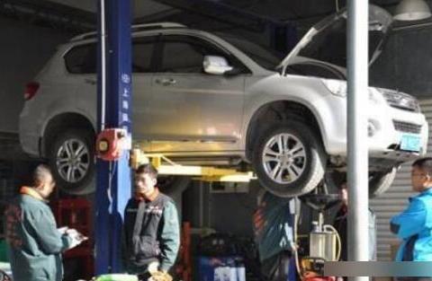 修车师傅提醒：当汽车行驶8万公里后，这3个保养是一定要做的！