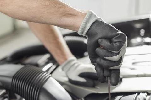 养护得当可以延长汽车的使用寿命，养护不当缩短汽车的使用寿命