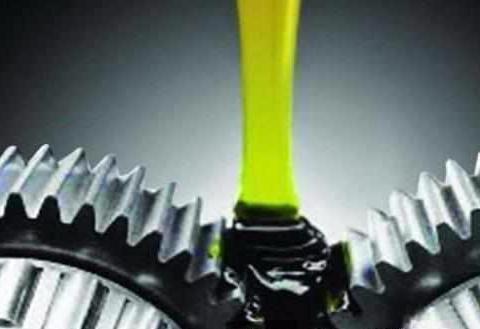 冬季汽车保养该如何选择润滑油？学会这几个小技巧，保养车不求人