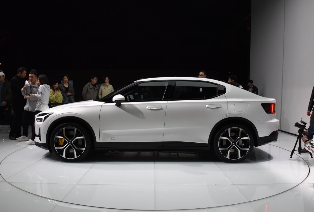 Polestar 2推出性能选装包，这个价格你还选特斯拉吗？