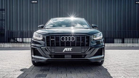 最帅“奥迪Q2”亮相，全黑车身四出排气，马力345匹，4.6秒破百！