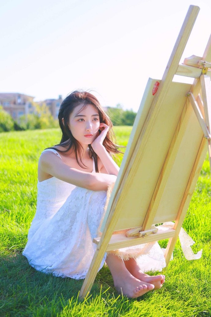 氧气美女知性文艺高雅气质吊带可人撩发诱惑写真集