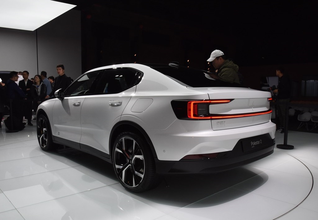 Polestar 2推出性能选装包，这个价格你还选特斯拉吗？