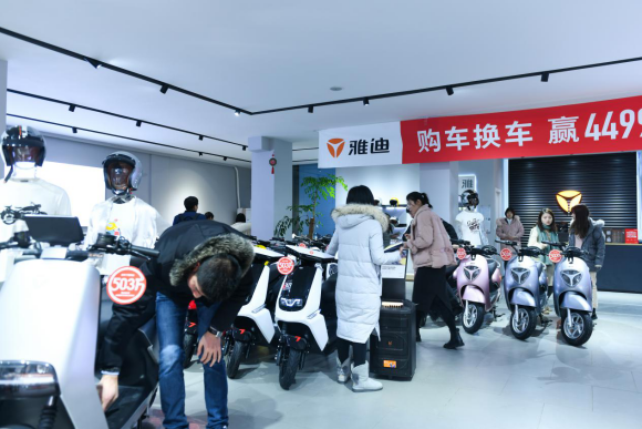 买雅迪车,得华为Mate20手机!邳州小姐姐赚翻了