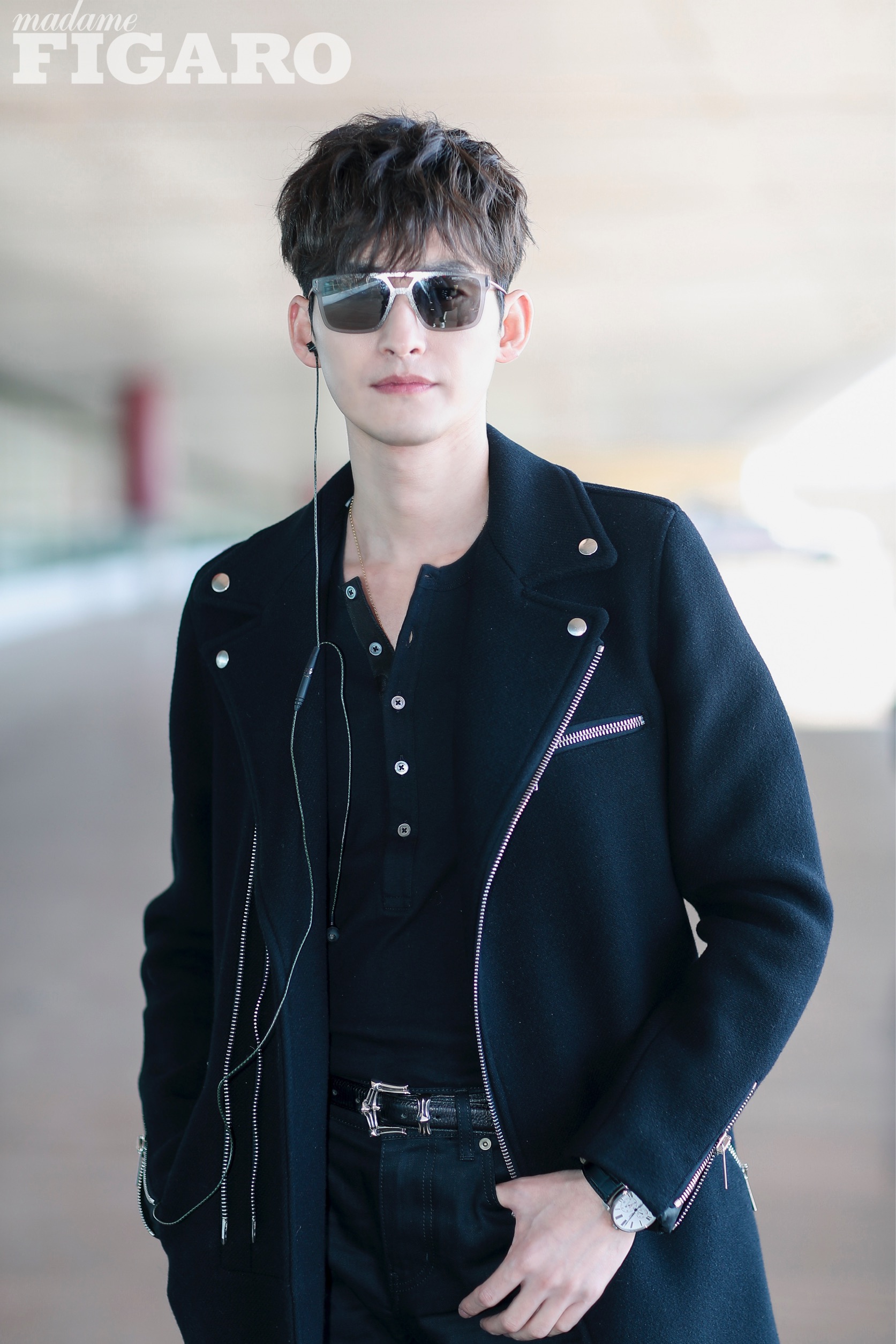 翰Boss@张翰 已经启程出发下一站日内瓦!黑色系Look