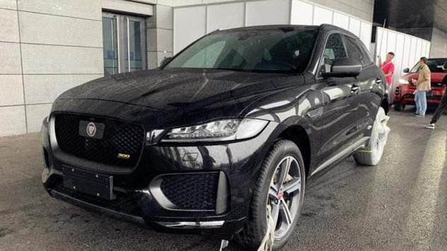 最帅“捷豹SUV”来了！全黑车身，带运动套件，2.0T爆发300马力!