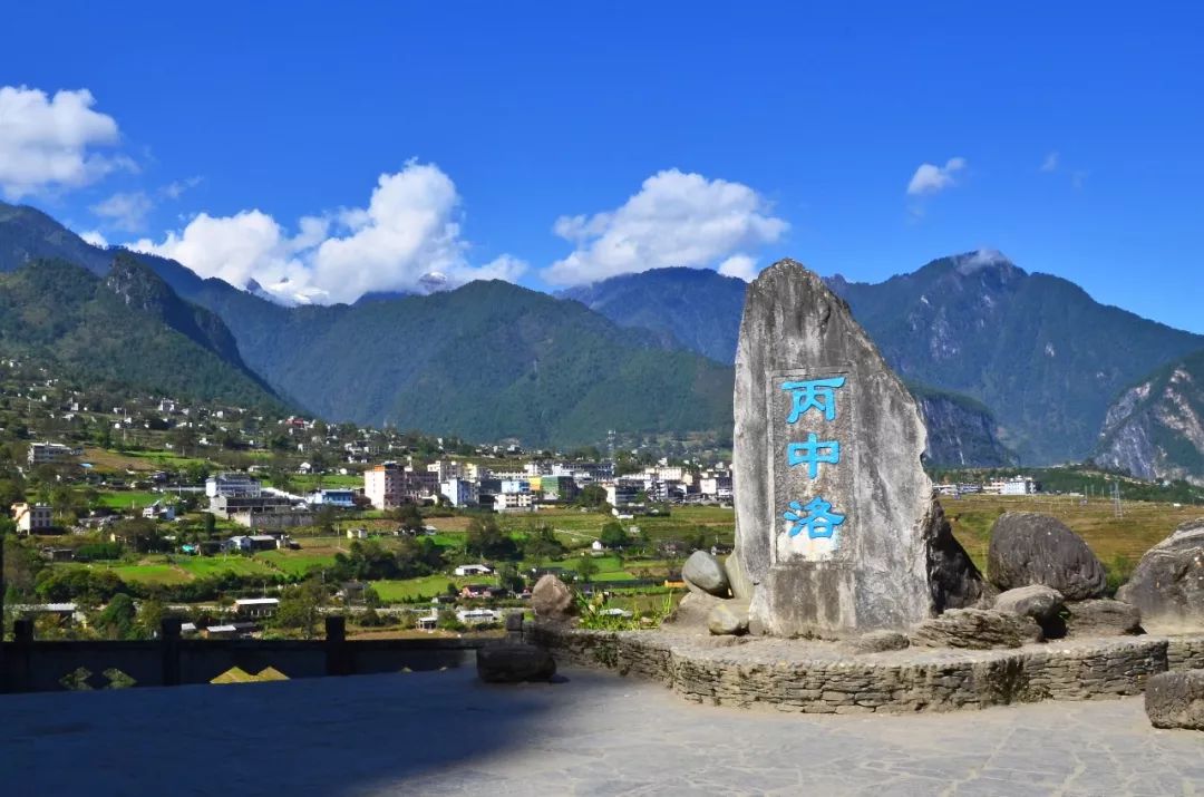 云南与西藏交界,有个原始古朴的小镇,被称为人神共居的天堂