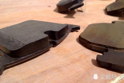 汽车第一次换刹车片是什么时候？老司机一说，终于明白了
