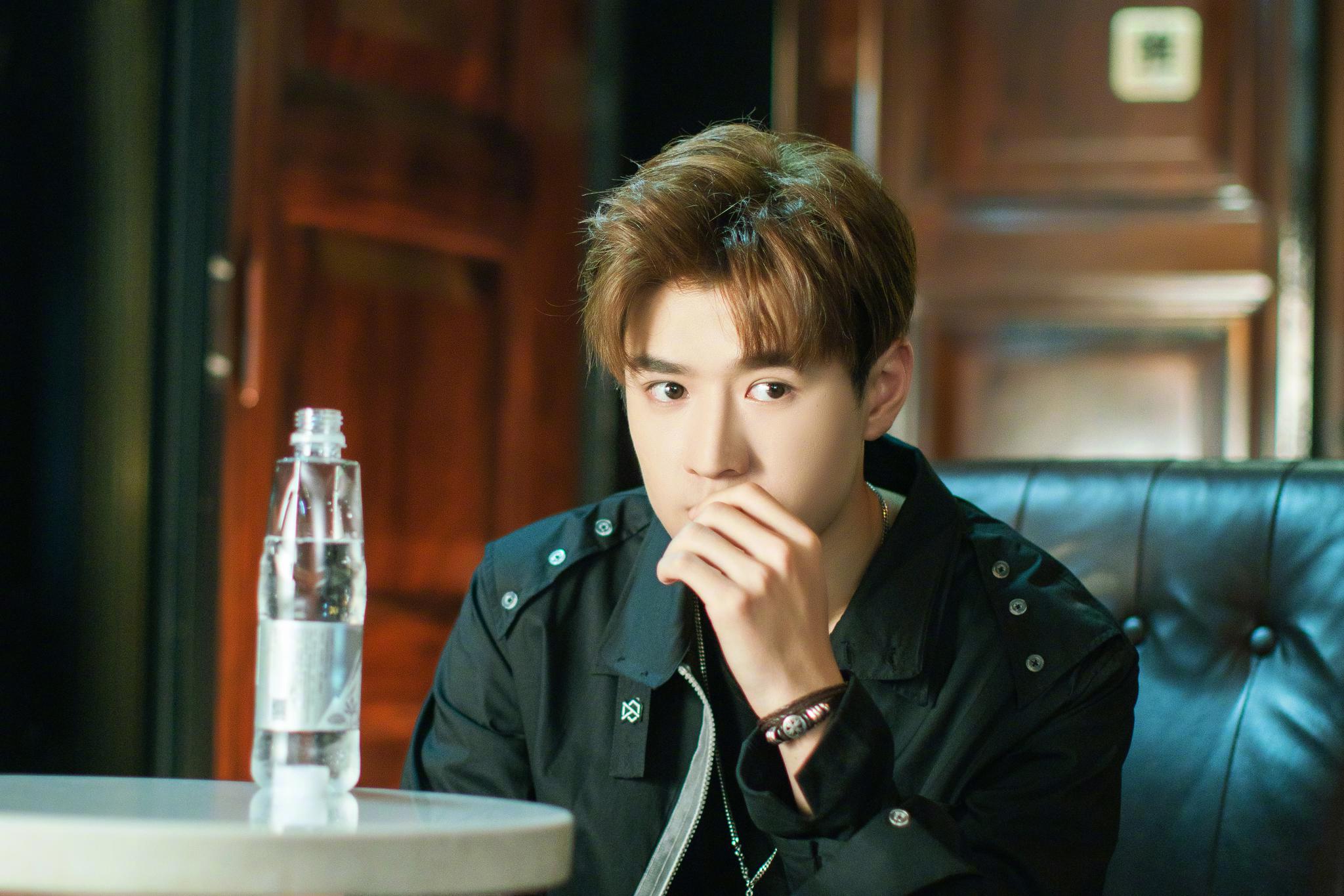 老总爱上我_我和收养我的美女老总(3)