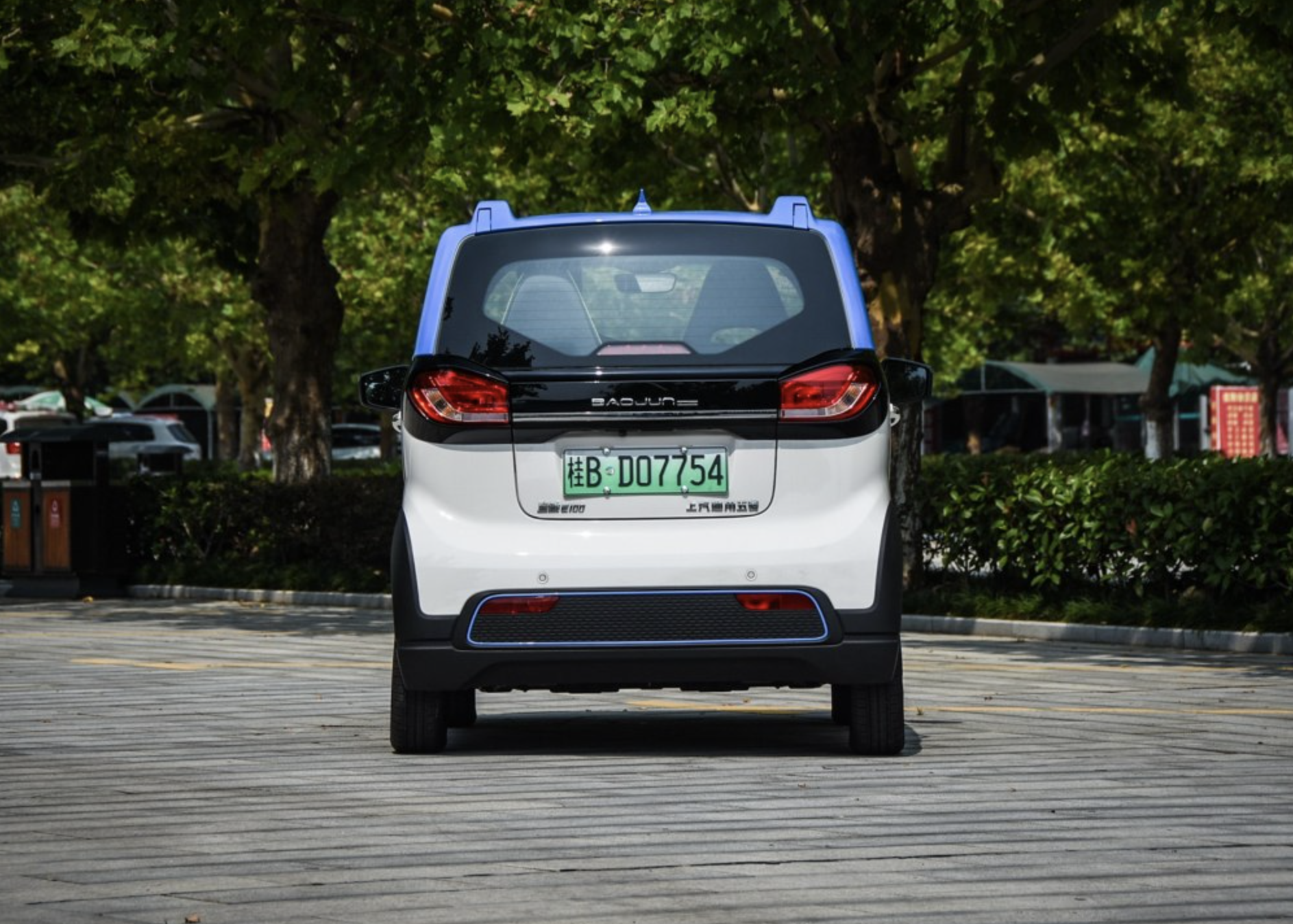 宝骏E100本月购车3.98万起 综合续航里程250km 堪比奔驰Smart