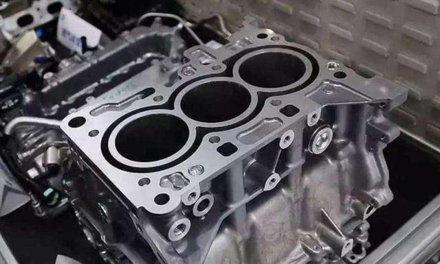 老王撩个车:三缸发动机与四缸发动机的优劣势有哪些?