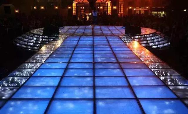 办企业年会的场地怎么选?怎么提升年会档次?