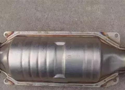 去4S店更换下来的汽车配件，一定要带走，能卖不少钱！