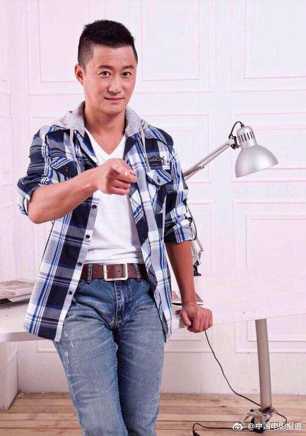 目前中国电影票房总榜上位列第一位和第二位的