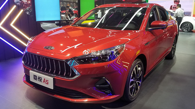 江淮新车长了一副起亚脸，仔细看不一样，内饰照搬特斯拉？