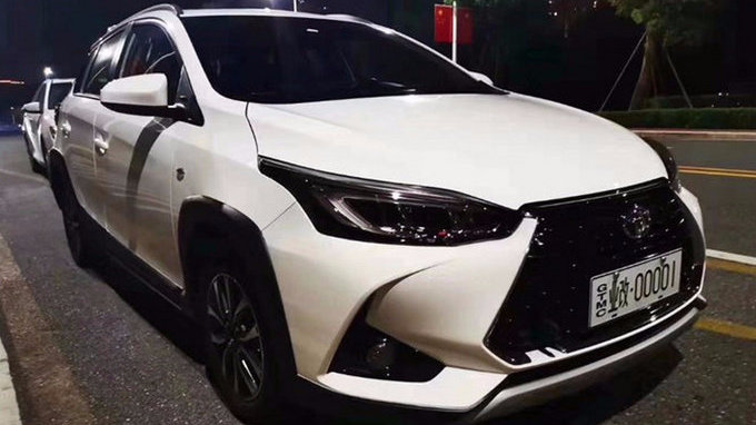 丰田新致炫跨界版实拍！换雷克萨斯前脸，比POLO更大气，月底开卖