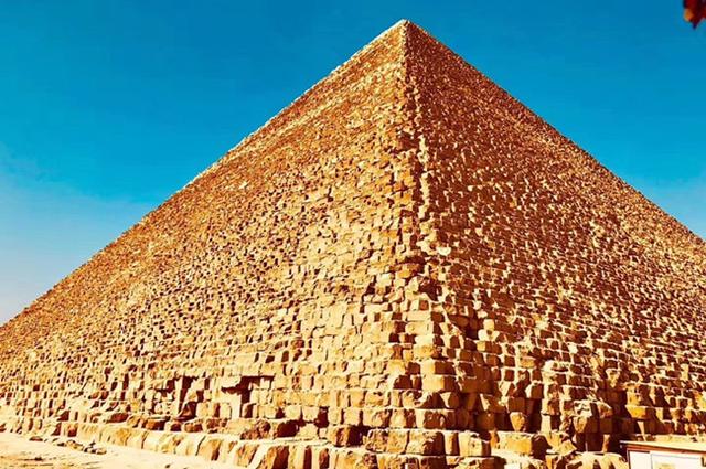世界七大奇迹之一的金字塔为什么不能爬,有人爬上去后就后悔了