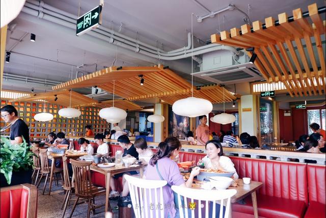 四川妹子录喝白酒视频四川女生饮酒不害 ，另类人与善ⅩXXXXZZZZZ，网红四川芬达翻红靠模拟杨坤大方吸粉但直播10分钟却被掐断-成都街拍网红美女排名？