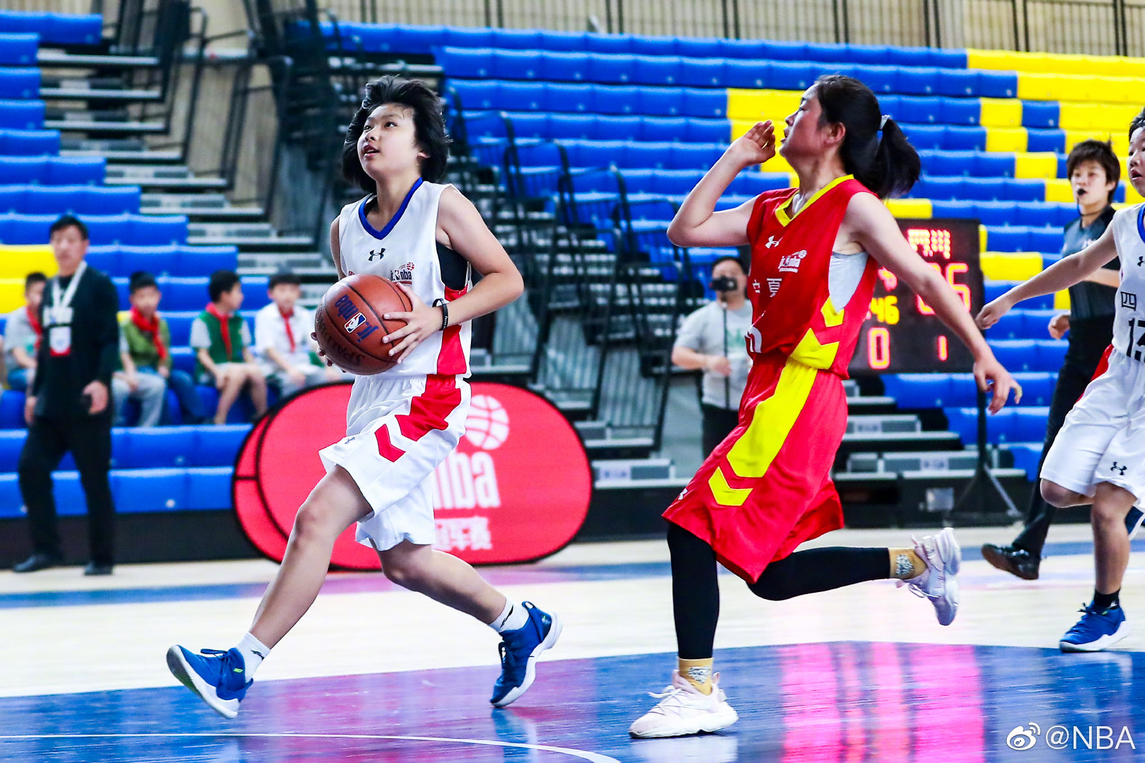 教育部2019全国校园篮球冠军赛(初中)正在如火