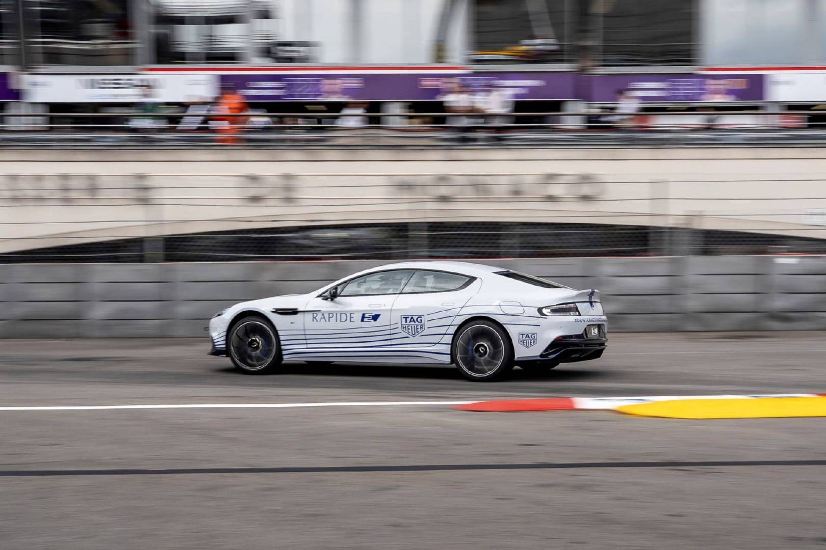 V12竟被电机取代?续航320KM,604马力,950牛·米,限量155台!