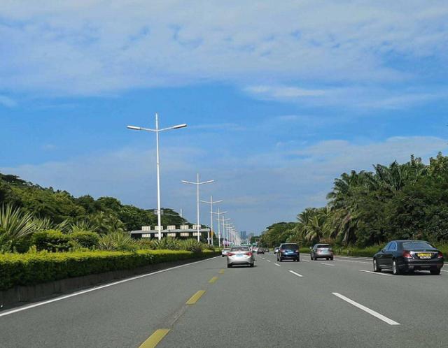 驾驶证不满一年,一个人上高速被交警拦住会怎么处罚?