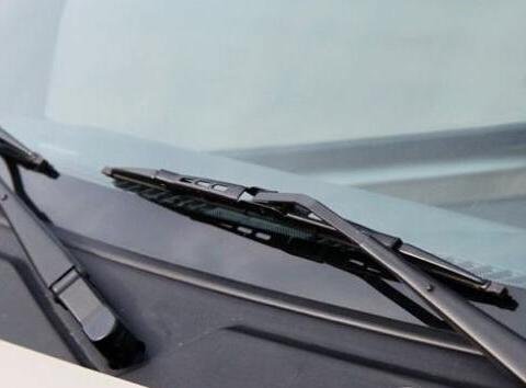 雨刮器刮不干净玻璃就更换涂点“它”省钱又干净，能用好几年！