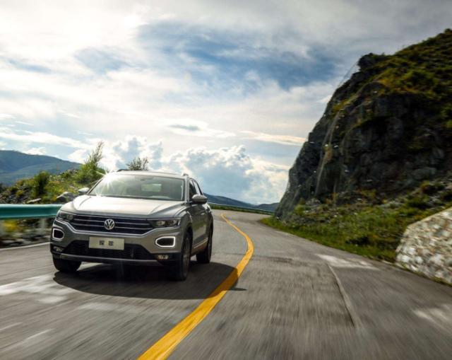 驾驶证不满一年,一个人上高速被交警拦住会怎么处罚?