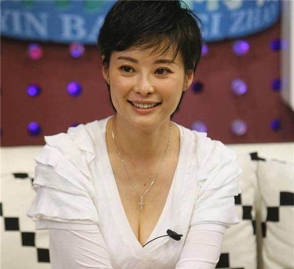 袁立:见什么人,穿什么样装备,完全区别于下乡,网友:听着别扭