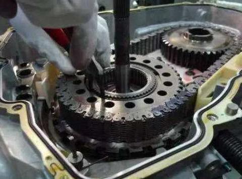 变速箱油多久需要换一次？维修人员：别超过这个公里，否则要大修