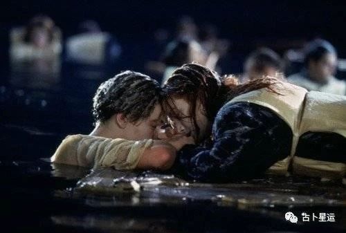 塔罗牌测试：Ta对你爱究竟有多深？准哭了！