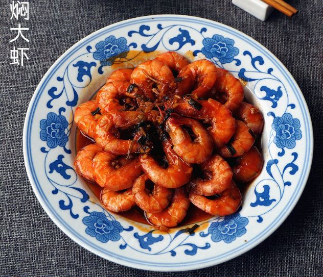 红焖大虾的正宗做法，3个窍门很重要，可跟饭店一比高低
