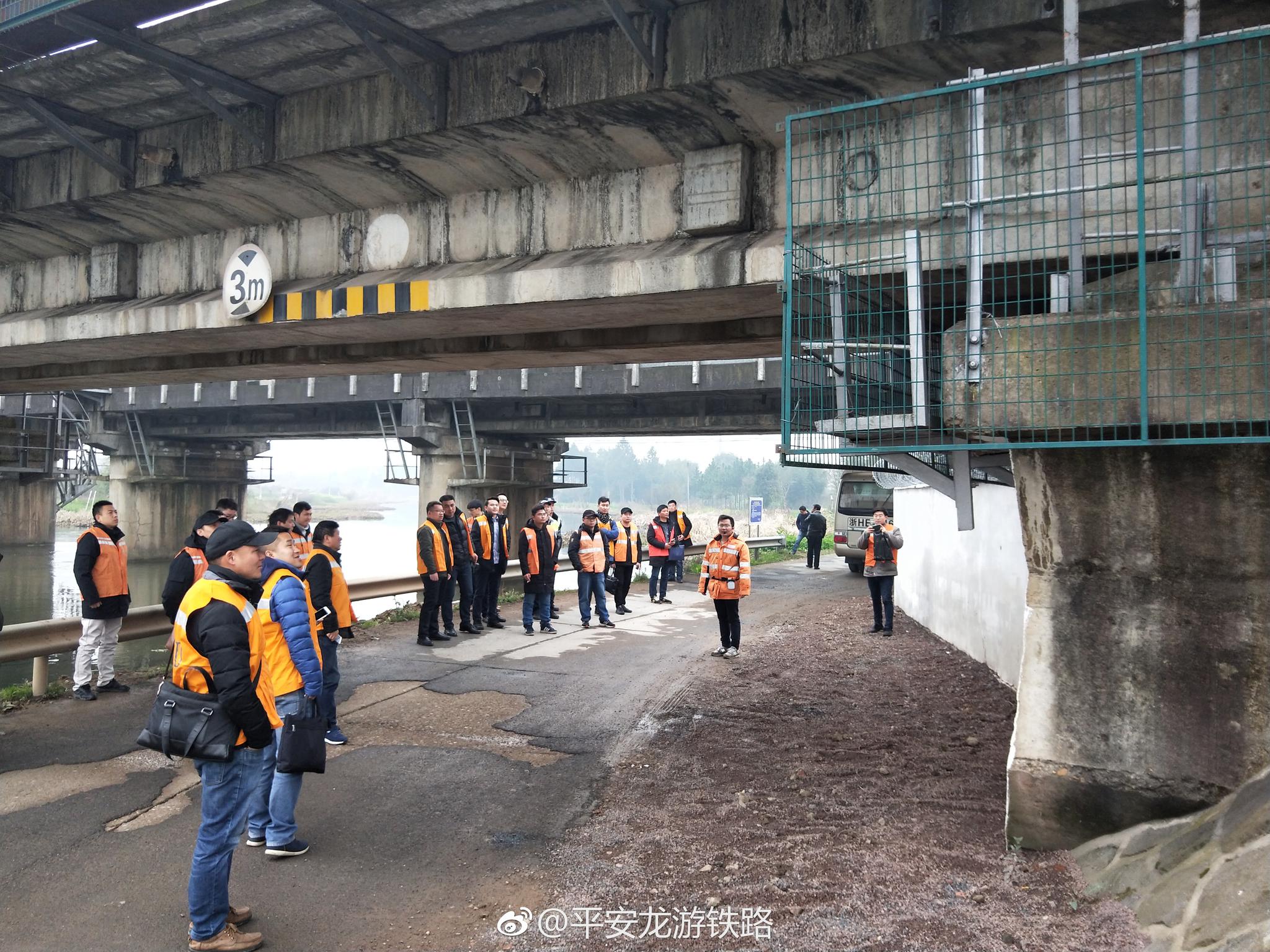 重视施工安全   确保铁路运输