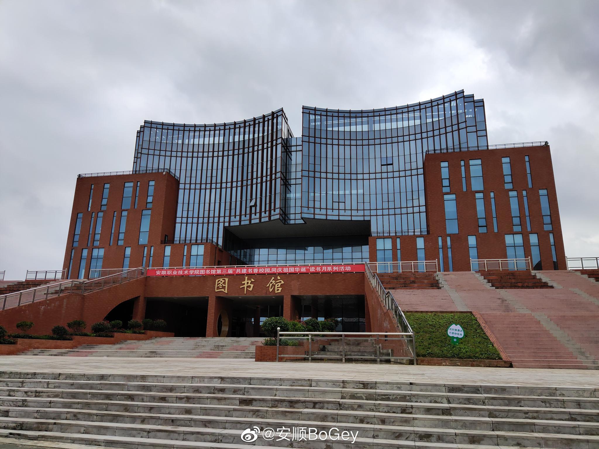 我来安顺职院玩,这个宿舍也太好了吧我以前住的什么鬼宿舍