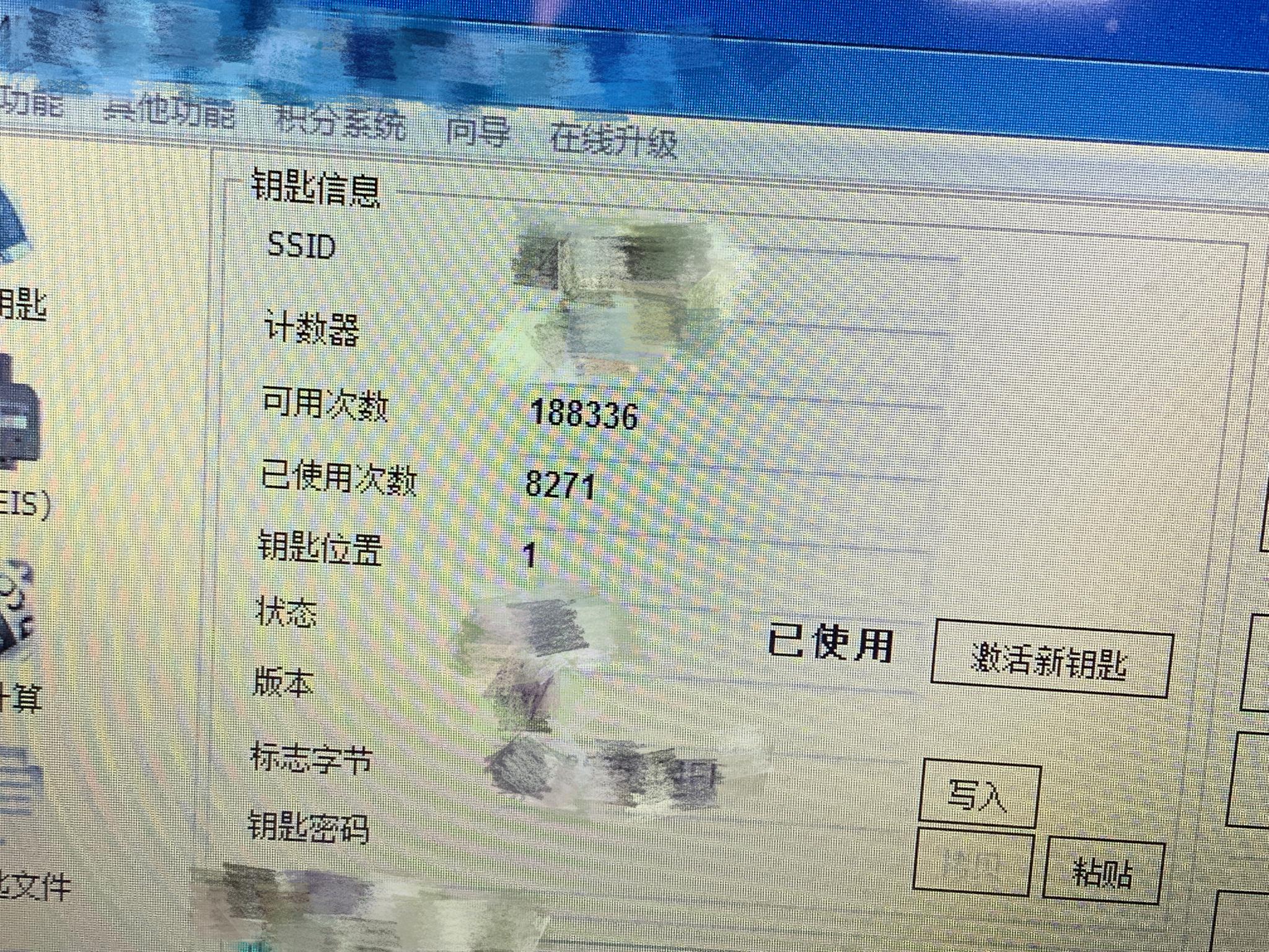 今天恰好在弄E46的灯,抽空去把ML350的钥匙换成了新款造型