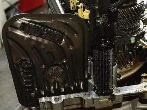 变速箱油多久更换一次 专业人员：超过这个时间点，就要大修