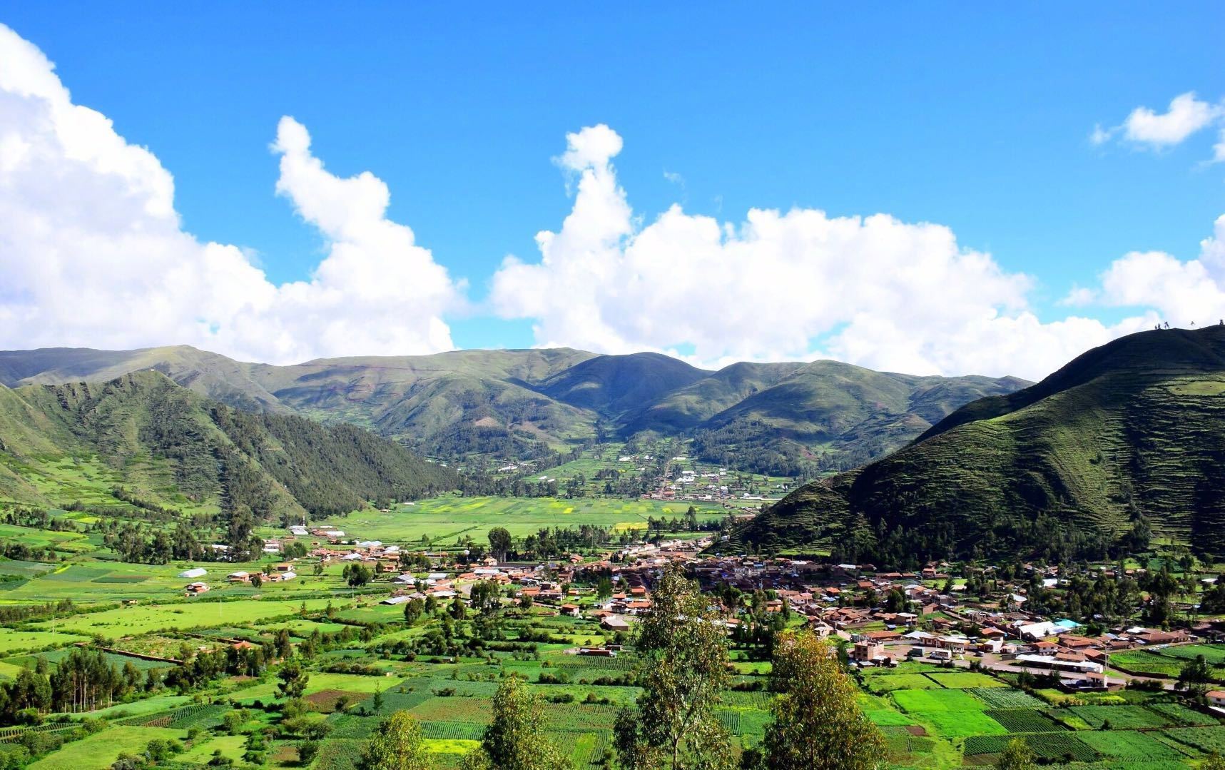 秘鲁安第斯山脉彩虹山🌈，彩虹山属于丹霞地貌|彩虹山|丹霞地貌|安第斯山脉_新浪新闻