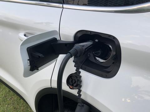 国产再添新能源悍将，高颜值+大7座