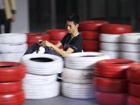 玩卡丁车不一定要跑去场馆，广州车展上的这神器让你在家里就能玩