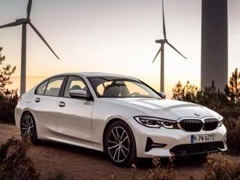 宝马新3系也插混，纯电续航人家30公里它能达60公里，还6秒破百！