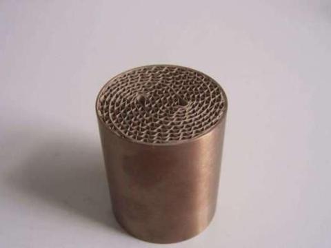 汽车上的三元催化器该如何清理，不清洗后果有多严重？