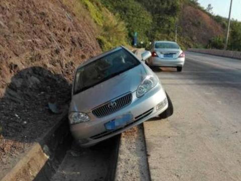 四轮定位多久做一次？别再被4S店忽悠了