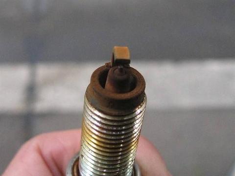 发动机总是积碳怎么办？老司机：学会这几招，积碳不用愁！